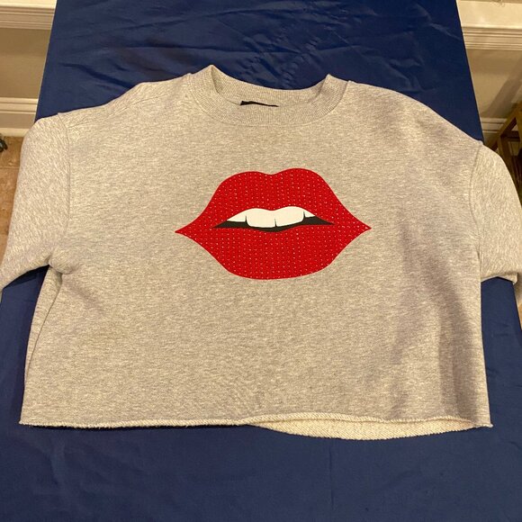 Forever21 Cropped Hoodie Sweatshirt Grey with LIPS  Womens SMALL - Picture 3 of 6